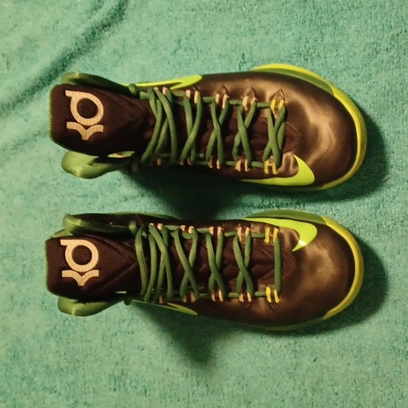 Unique green Nike hightops - Picture 2 of 3